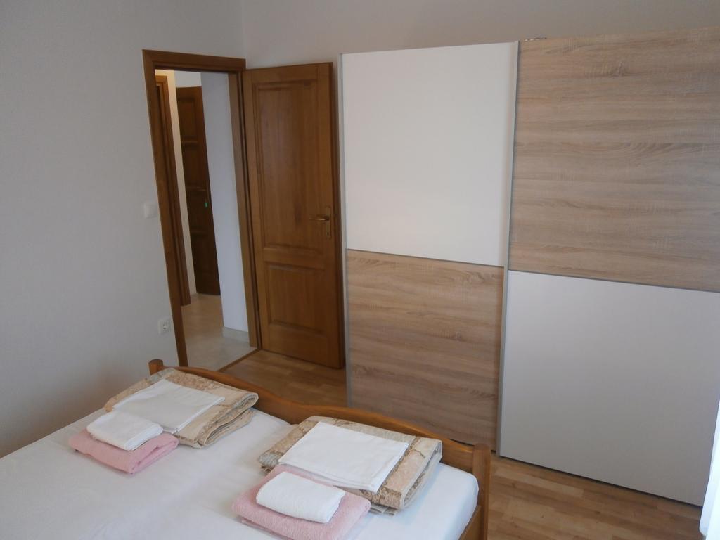 Apartments Crncic Šilo Cameră foto