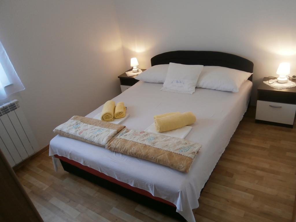 Apartments Crncic Šilo Cameră foto