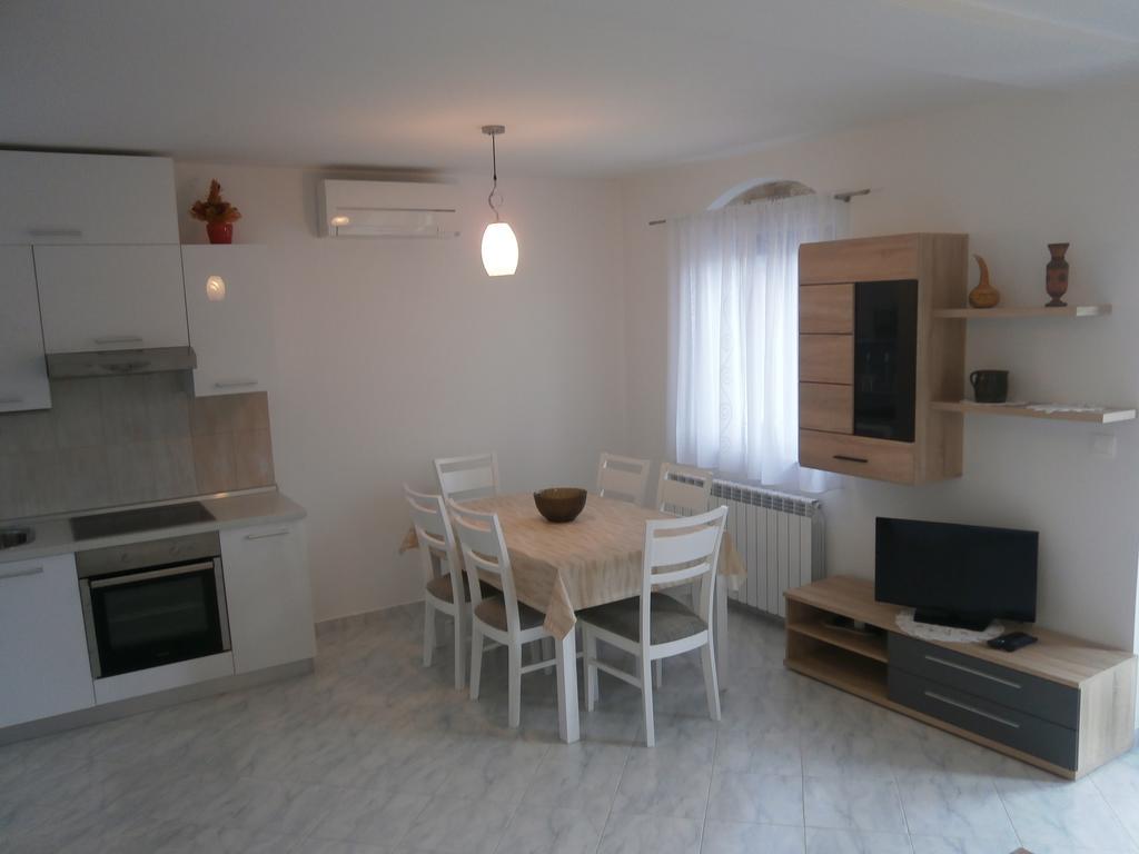 Apartments Crncic Šilo Cameră foto