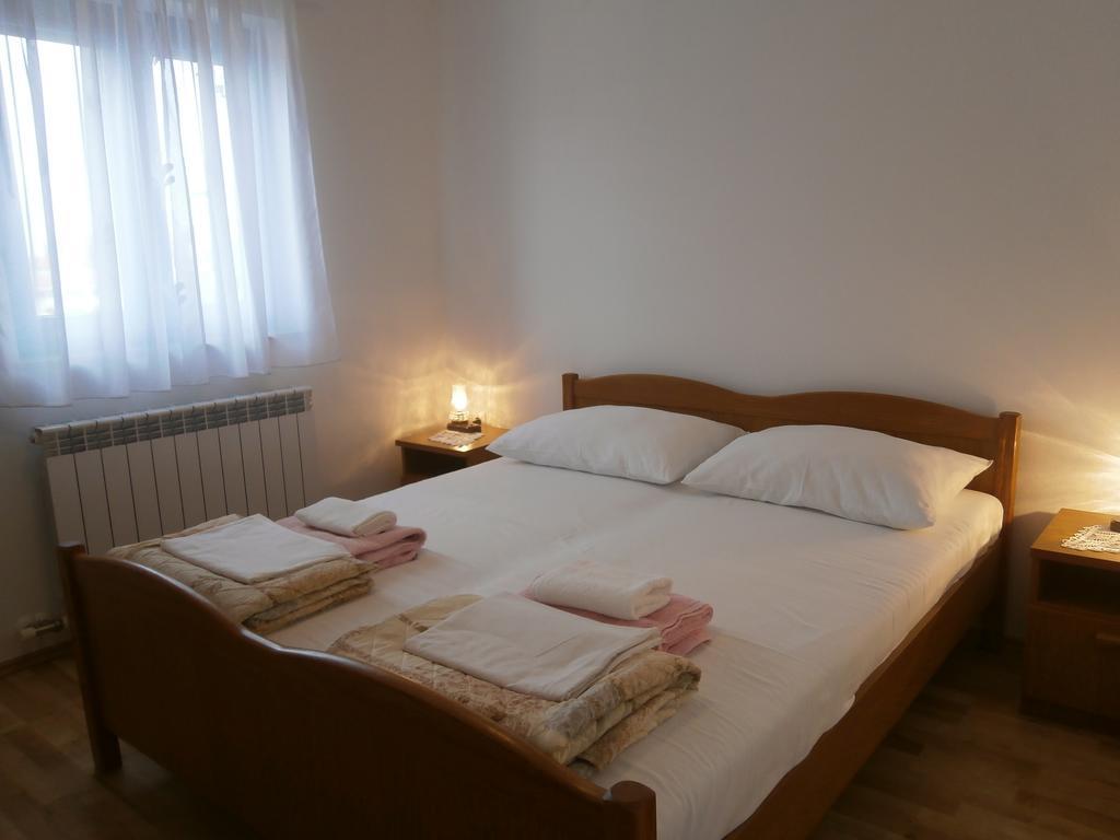 Apartments Crncic Šilo Cameră foto
